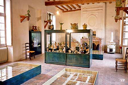 Musée de Provins et du Provinois - salle des céramiques