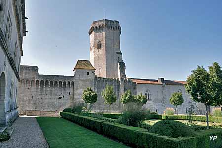 Château de Bourdeilles - château médiéval, donjon