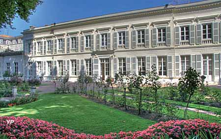 Hôtel Poupet - façade côté jardins