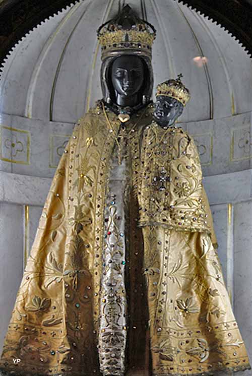 Sanctuaire Notre-Dame de Myans - statue de la Vierge Noire