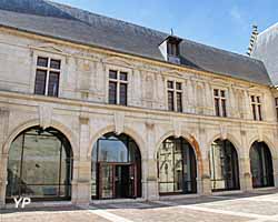 Hôtel des Echevins - musée Maurice Estève