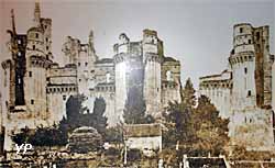 château de Pierrefonds - photo des ruines du château en 1855 avant la restauration