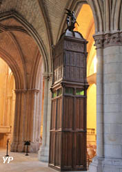 Cathédrale Saint-Cyr-et-Sainte-Julitte - horloge