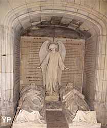 collégiale Saint-Martin - tombeaux et gisants des patriotes polonais Julian Ursyn Niemcewicz et Karol Kniaziewicz (vides)