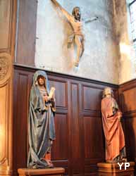 Eglise Saint Jacques - chapelle sainte Anne, Christ, Vierge et saint Jean, personnages de l'ancienne poutre de gloire (XVe s.)
