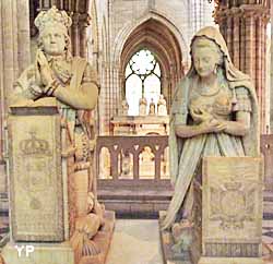 basilique cathédrale Saint-Denis - monuments funéraires de Louis XVI et Marie-Antoinette (Edme Gaulle et Pierre Petitot, 1830)