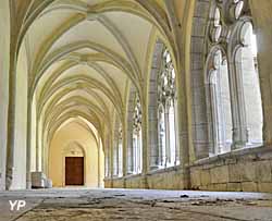 Abbaye d'Ambronay - le cloître