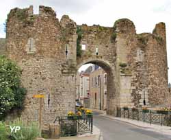 Fortifications - porte Saint Roch et tour du Roi (doc. Bonneval Découvertes)