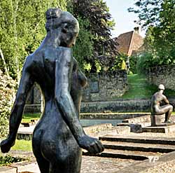 Jardin des Bronzes avec Marie-Christine et la Méditation (doc. Raphaël Gaillarde)