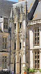 Aile Longueville - escalier gothique flamboyant