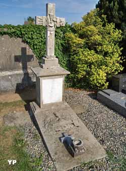 Ancien cimetière médiéval fortifié (doc. Jean-Georges Uhlrich)