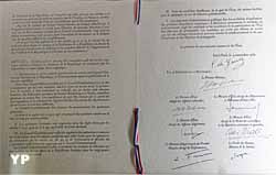 Hôtel de Bourvallais - loi constitutionnelle relative à l'élection du président de la République au suffrage universel signée par le général de Gaulle le 6 novembre 1962