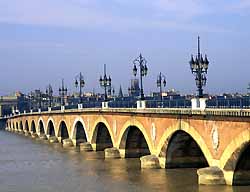 Le Pont de Pierre à Bordeaux (doc. CRTA / JJ Brochard)