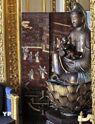 Salon des Ambassadeurs - statue chinoise de Guan-Yin en bronze laqué