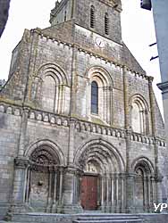 Église Saint-Porchaire (doc. Yalta Production)