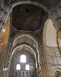 Cathédrale Saint-Lazare - croisée du transept