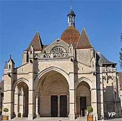 Collégiale Basilique Notre-Dame (doc. Yalta Production)