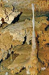 Grotte du Grand Roc - une colonne (doc. Semitour)