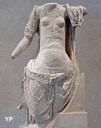 Musée Municipal d'Archéologie et de Peinture - statue de la déesse Damona