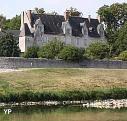 Château de Cour sur Loire (doc. Bernard Fauquembergue)