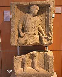 Musée du Noyonnais, Stèle au potier (3e s. ap JC)