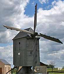 Moulin à vent de Ouarville (doc. J. Cornille)