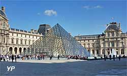 pyramide du Louvre et cour Napoléon