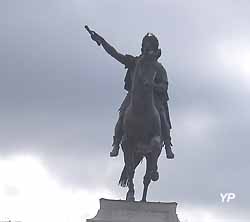 statue équestre de Louis XIV sur l'esplanade du Peyrou (doc. Yalta Production)