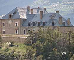 Fort des Têtes - chapelle et pavillon du gouverneur (doc. Service du Patrimoine - Ville de Briançon)