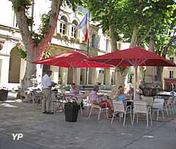 Saint-Rémy-de-Provence - place de la Mairie (doc. Office de Tourisme Saint Rémy de Provence)