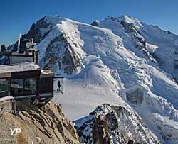 Station de Chamonix-Mont-Blanc - Pas dans le vide, terrasse sommitale de l’Aiguille du midi  (doc. Betrand Delapierre)