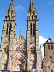 Notre Dame et église romane à La Ferté-Macé (doc. OT La Ferté-Macé)