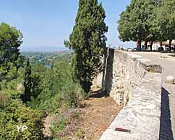 Visite de Béziers - remparts surplombant la vallée de l'Orb