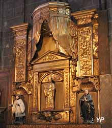 Cathédrale Notre-Dame de l'Assomption - chapelle Saint-Austremoine (retable en bois doré, XVIIIe s.)