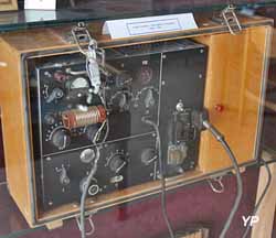 Musée historique des transmissions - poste émetteur-récepteur clandestin (1944-45)