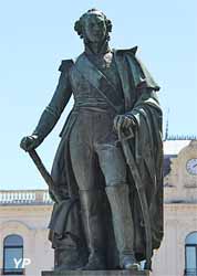 Statue du maréchal Brune, place de Guierle (sculpture de François Lanno)
