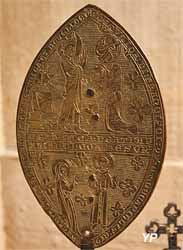 Reliquaire en forme d'amande (cuivre doré, XIIe s., MH  1891)