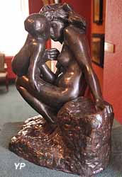 La jeune mère (bronze, Auguste Rodin)