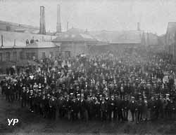 Personnel de l’usine du Familistère en 1899