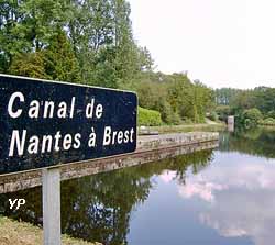 Canal de Nantes à Brest (doc. Office de Tourisme du Kreiz Breizh - Rostrenen)