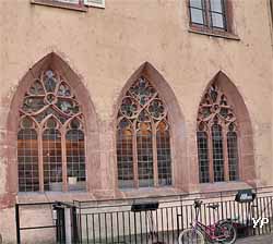Fenêtres gothiques du réfectoire d'été