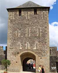 Château de Fougères - tour La Haye Saint-Hillaire (tour d'entrée)