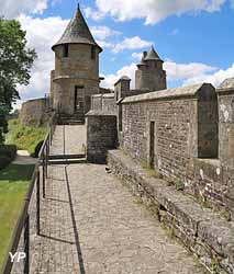 Château de Fougères - remparts Nord et tour de Guibé