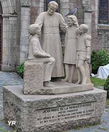 Monument au père Jean-Marie de la Mennais
