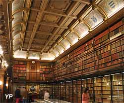 Cabinet des Livres (19 000 livres et 1500 manuscrits)