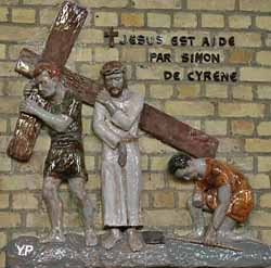 Simon de Cyrène aide Jésus à porter sa croix