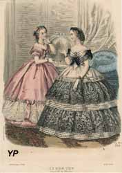 Gravure extraite de la gazette de mode Le Bon Ton, 1861, robe du soir à volants en dentelle de Chantilly