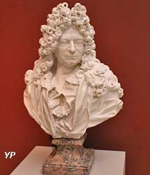 Buste de Pierre Michel seigneur Duplessy (Jean-Louis Lemoyne)