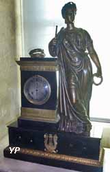 Pendule (bronze doré, marbre noir, acier, début de du 19e s.)