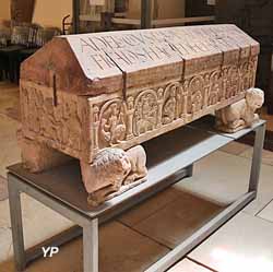 Sarcophage romané de l'évêque Adeloch (vers 1130)